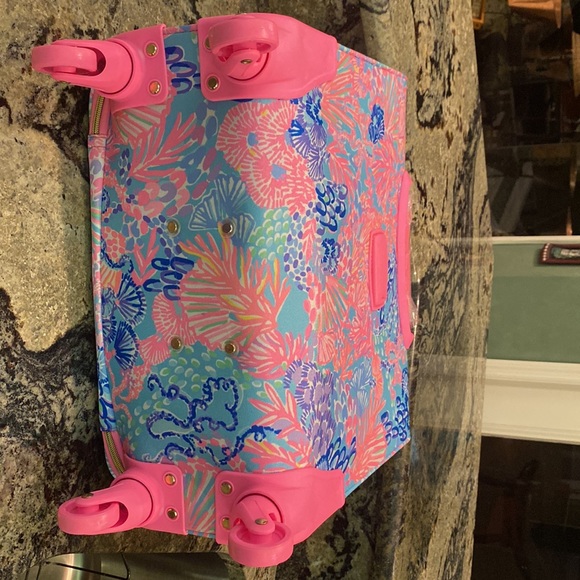 NWT Lilly Pulitzer GWP Under The Seat Carry On - Picture 5 of 14